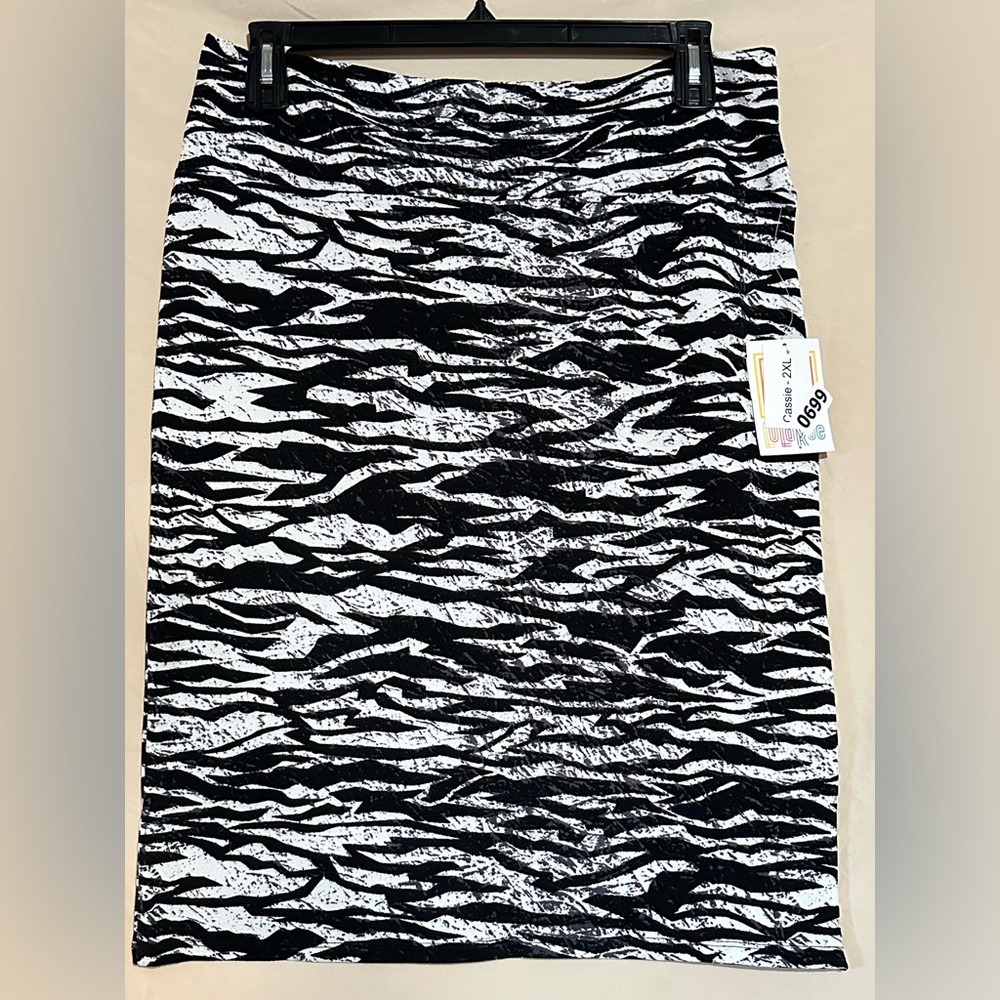 LulaRoe Cassie skirt 2XL. NWT